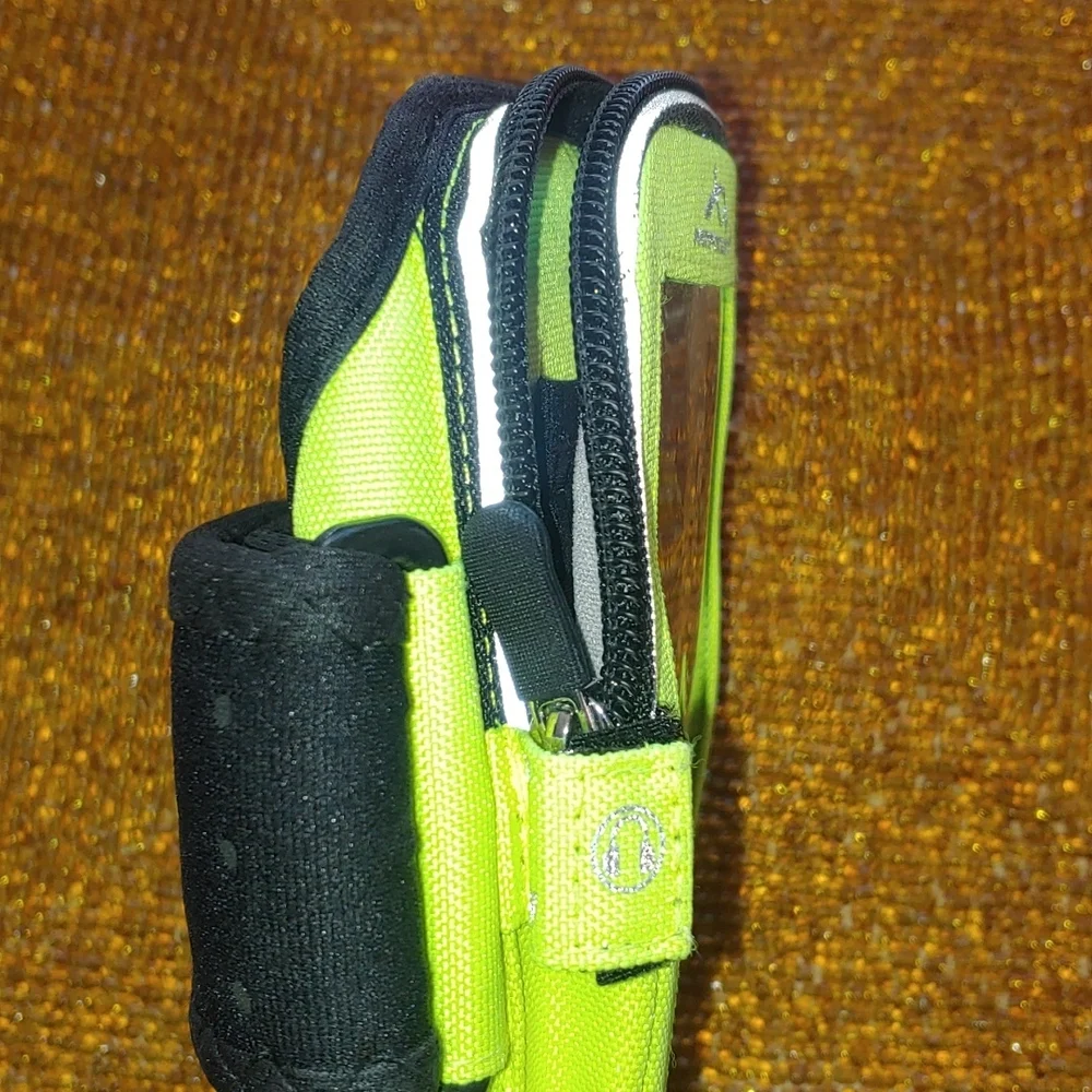 NWOT Armpocket Exercise Velcro Arm Band Cell Phone Holder